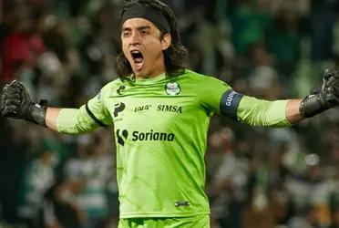 Lately, rumors about a move to Europe have been loudly heard about Carlos Acevedo´s Santos goalkeeper. We tell you all about the goalkeeper.