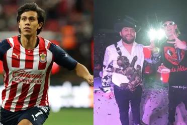 Learn about the story of this famous singer who played for Chivas