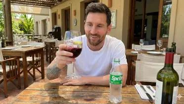 Lionel Messi confessed that he likes to drink wine with Sprite - Picture created with AI