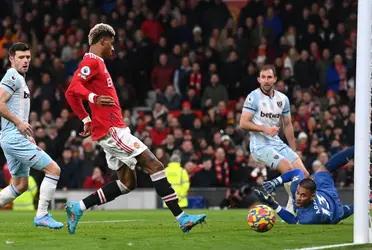 Marcus Rashford's goal lifts United into Champions League places.