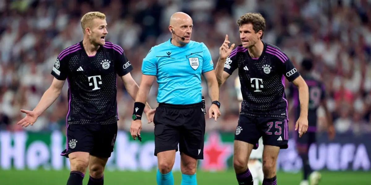 Matthijs De Ligt and Thomas Muller complain to the referee in the game.
