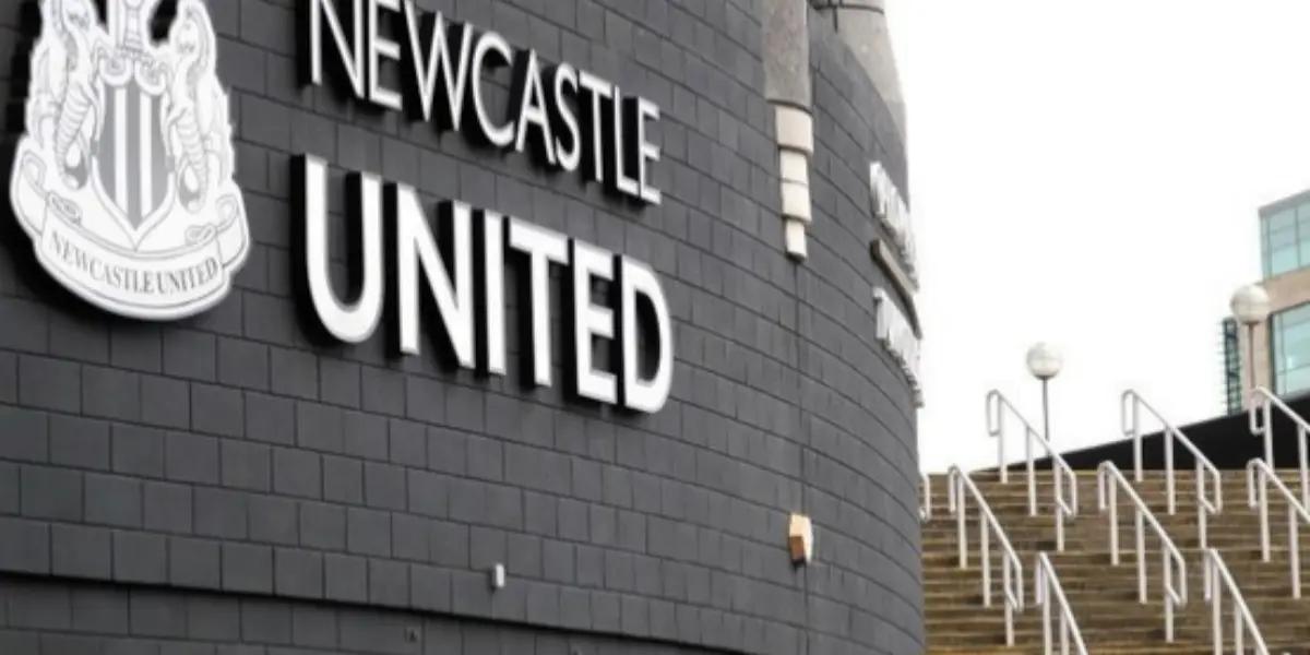 Outside the stadium, a poster was circulated demanding justice for a journalist killed in the Saudi Arabian embassy. The material author of the fact, would be who today is the new owner of Newcastle.