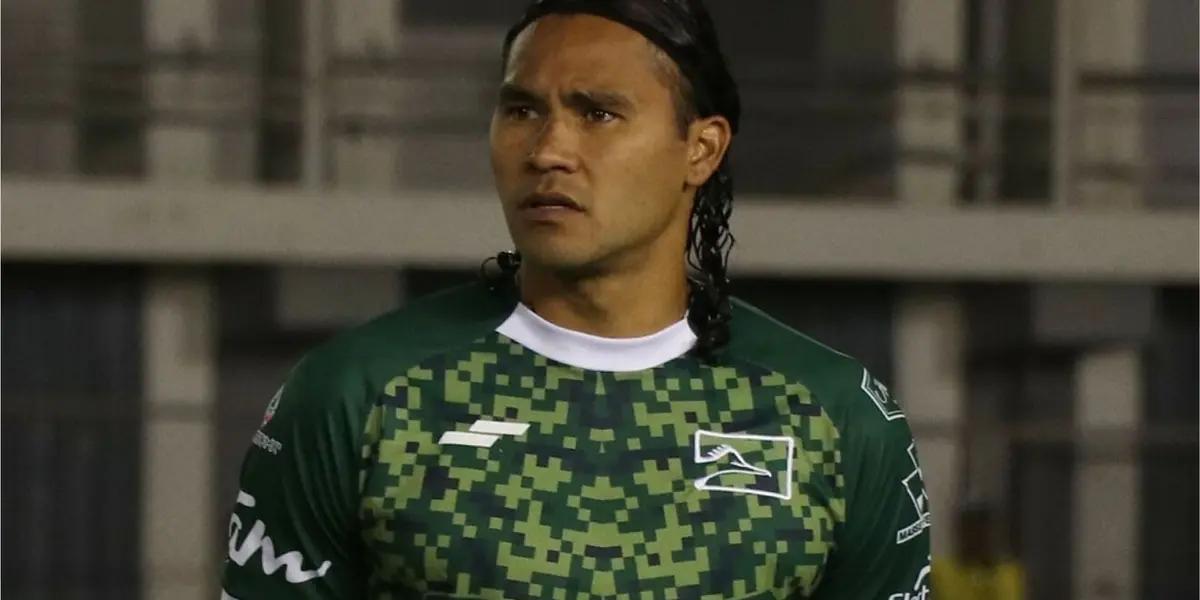 Peña played for six months in the Guatemalan league.