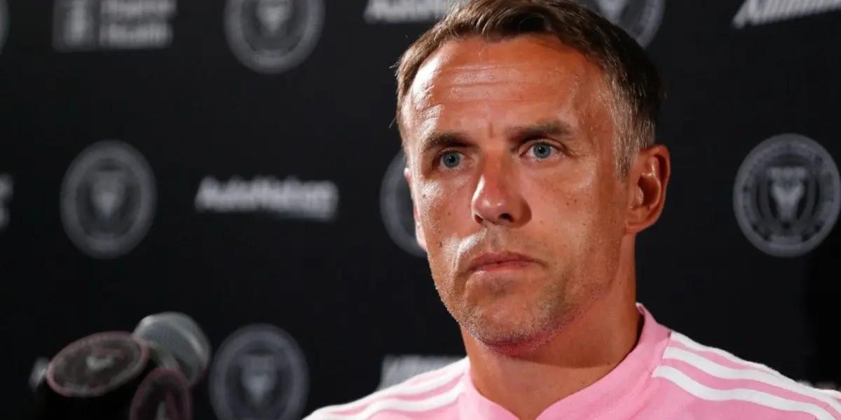 Phil Neville prepared his team to face Barcelona in good form