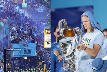 Player's accidental blooper that almost ended in tragedy in the middle of Manchester City's parade