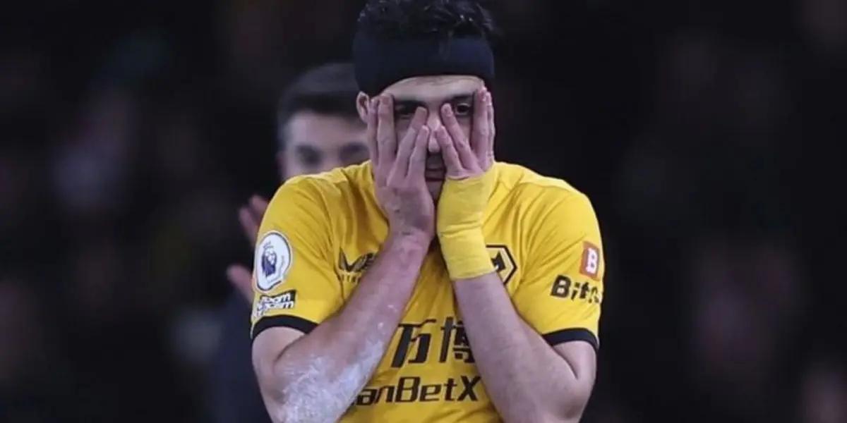 Raul Jimenez took a few days off to relax after El Tri's lousy World Cup, now gets news from Wolves