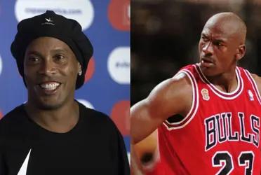Ronaldinho is increasingly active and present, and this time he sent Michael Jordan a curious gift.