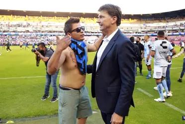 Shortly after the terrible event, a video was broadcast on social networks in which the Querétaro coach was apparently inciting violence at the Corregidora stadium.