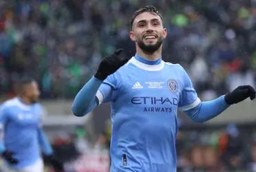 The Brazilian team has its sights set on the player to reinforce its forward line.