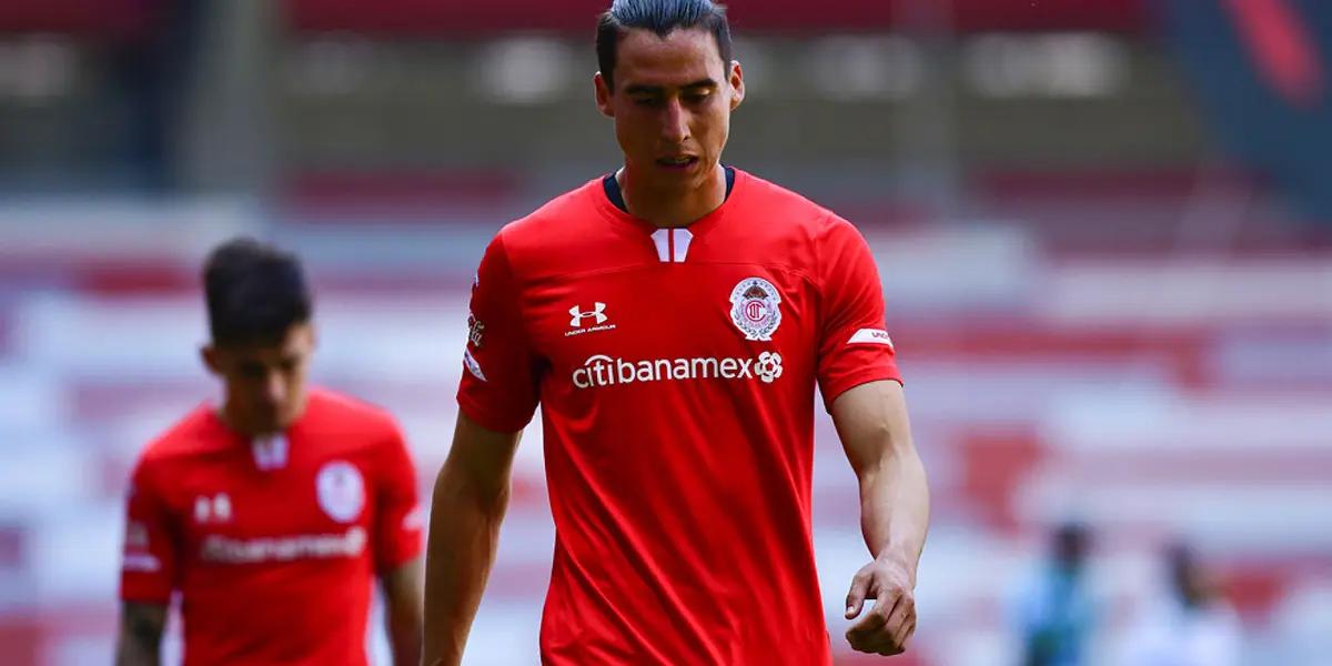 The central defender and great promise of the Mexican football Adrián Mora, emerged from the basic forces of Club Toluca.