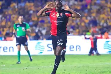 The Colombian striker and Tigres fans engaged in a duel on social networks.