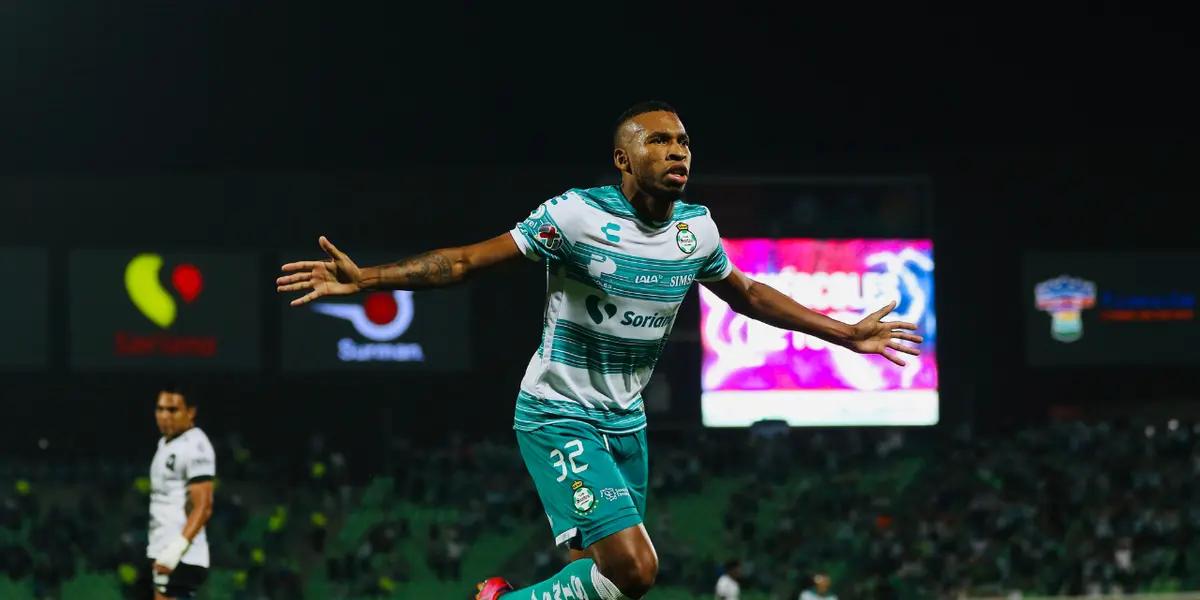 The Ecuadorian striker left the Swissotel in Lima in a wheelchair on Wednesday morning, February 2, 2022.