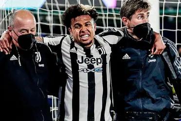 The injury occurred today while the player was playing in a UEFA Champions League match, where his team drew 1-1 with Villarreal.