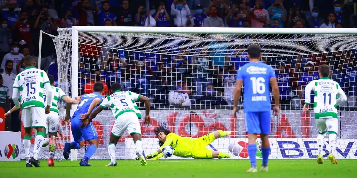 The Laguneros won their first game of the season in Estadio Azteca.