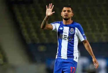 The latest information declares that the Mexican has no intention of renewing with Porto, which would force them to negotiate his transfer this summer.