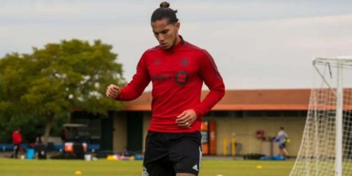 The Mexican defender has published mysterious messages