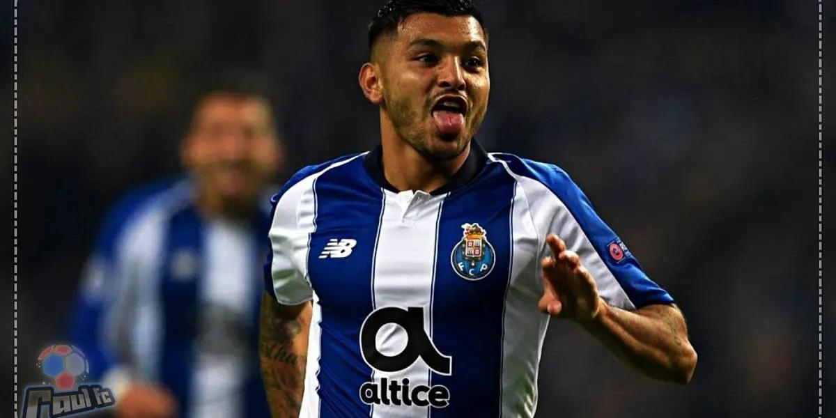 The Mexican player had to left the field because of an injury on his head