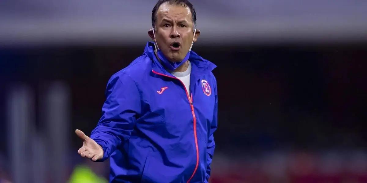 The Peruvian has not closed the door on his departure, as the club has not paid him what he is legally entitled to.