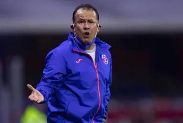 The Peruvian has not closed the door on his departure, as the club has not paid him what he is legally entitled to.