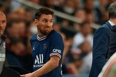 The Swede is one of PSG's historical idols and taught the Parisian fans a lesson.