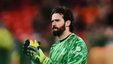 Top Spot: Liverpool leads with 70 points after beating Southampton 3-1. / X