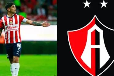 Víctor Guzmán was sent off in the national classic against América