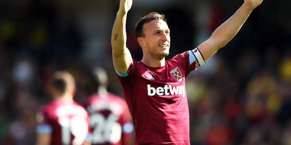 West Ham United's Mark Noble missed a penalty kick for only the 5th time in his career. He had scored 38 out of 42 penalty kicks before his miss against Manchester United.