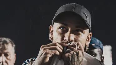 What was the price tag on Neymar's helicopter when he arrived at Santos for his first practice.